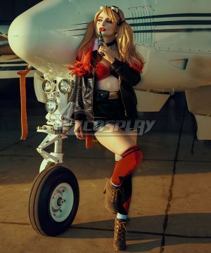 Bombshell Harley Quinn Cosplay